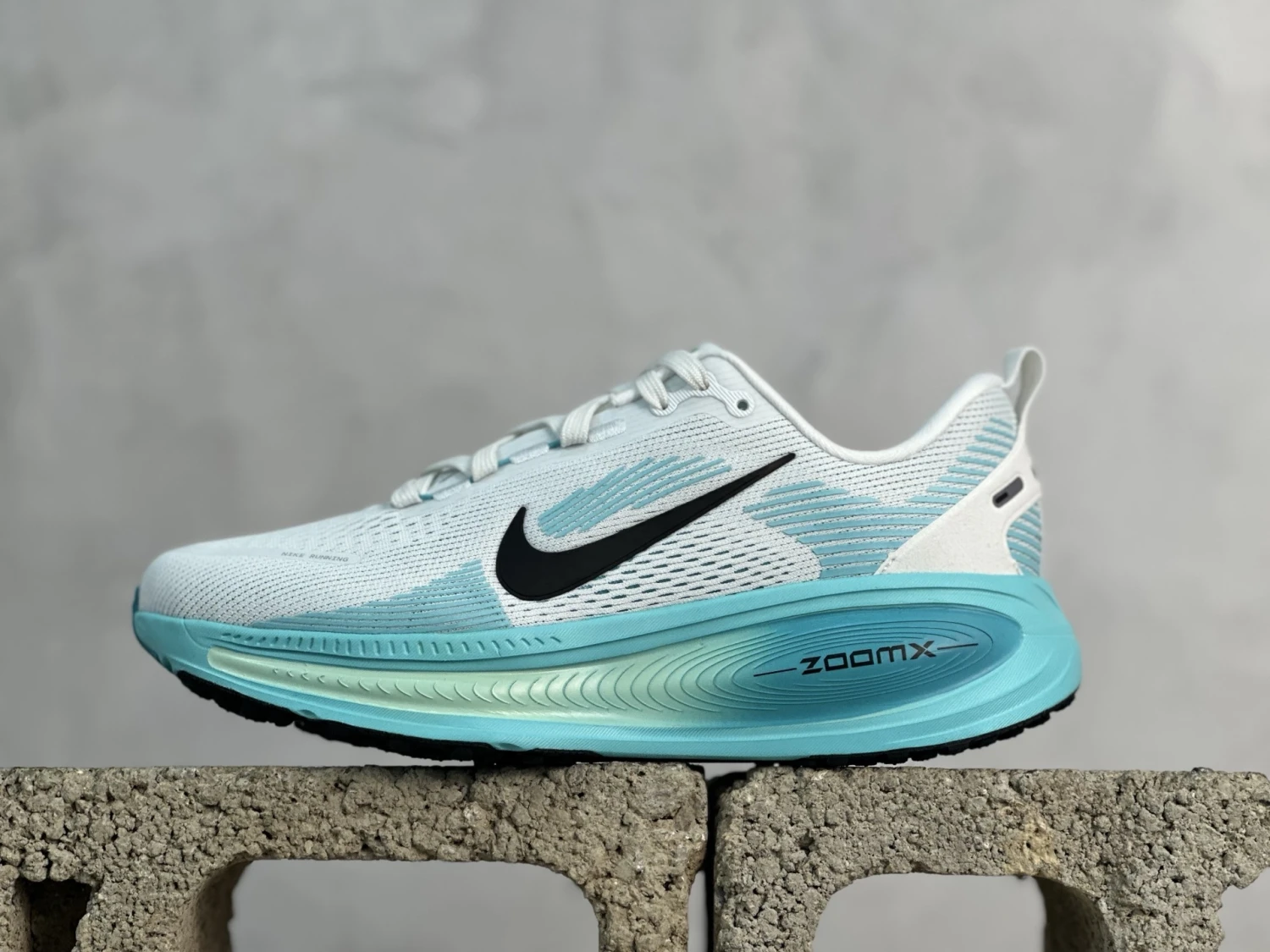 Nike Vomero 18 Road Running Shoes – White & Aqua Blue