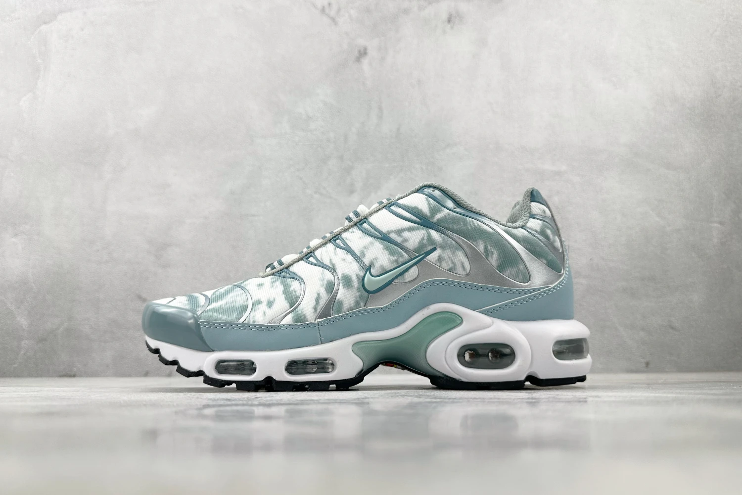 Nike Air Max Plus TN – White / Ice Blue Marble