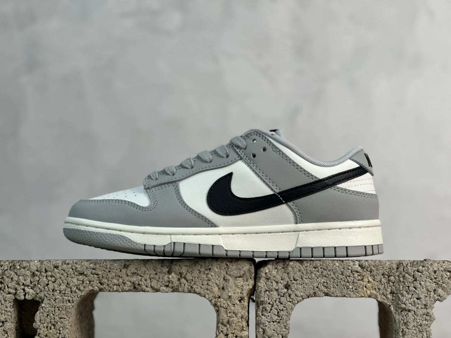 Nike Air Jordan 1 Low – Light Smoke Grey / White / Black