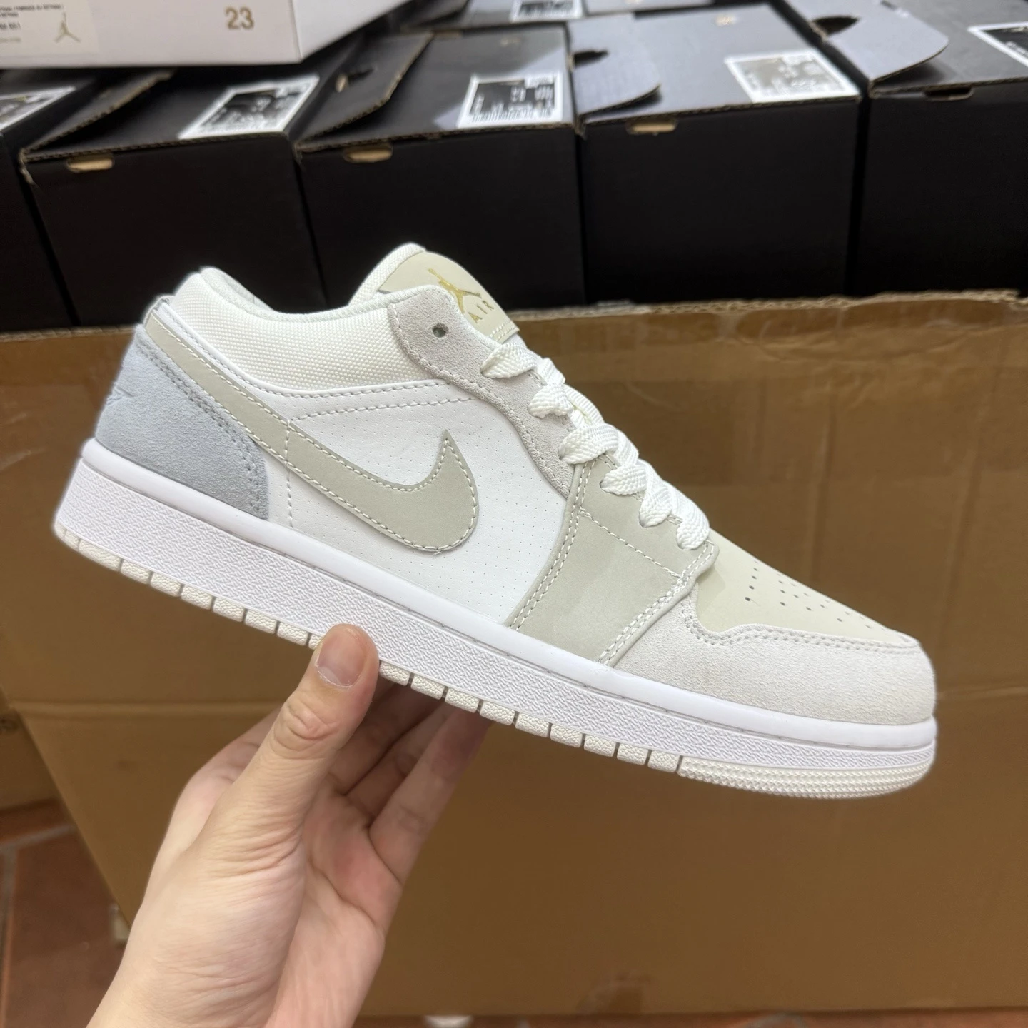 Air Jordan Low – Pearl White Edition