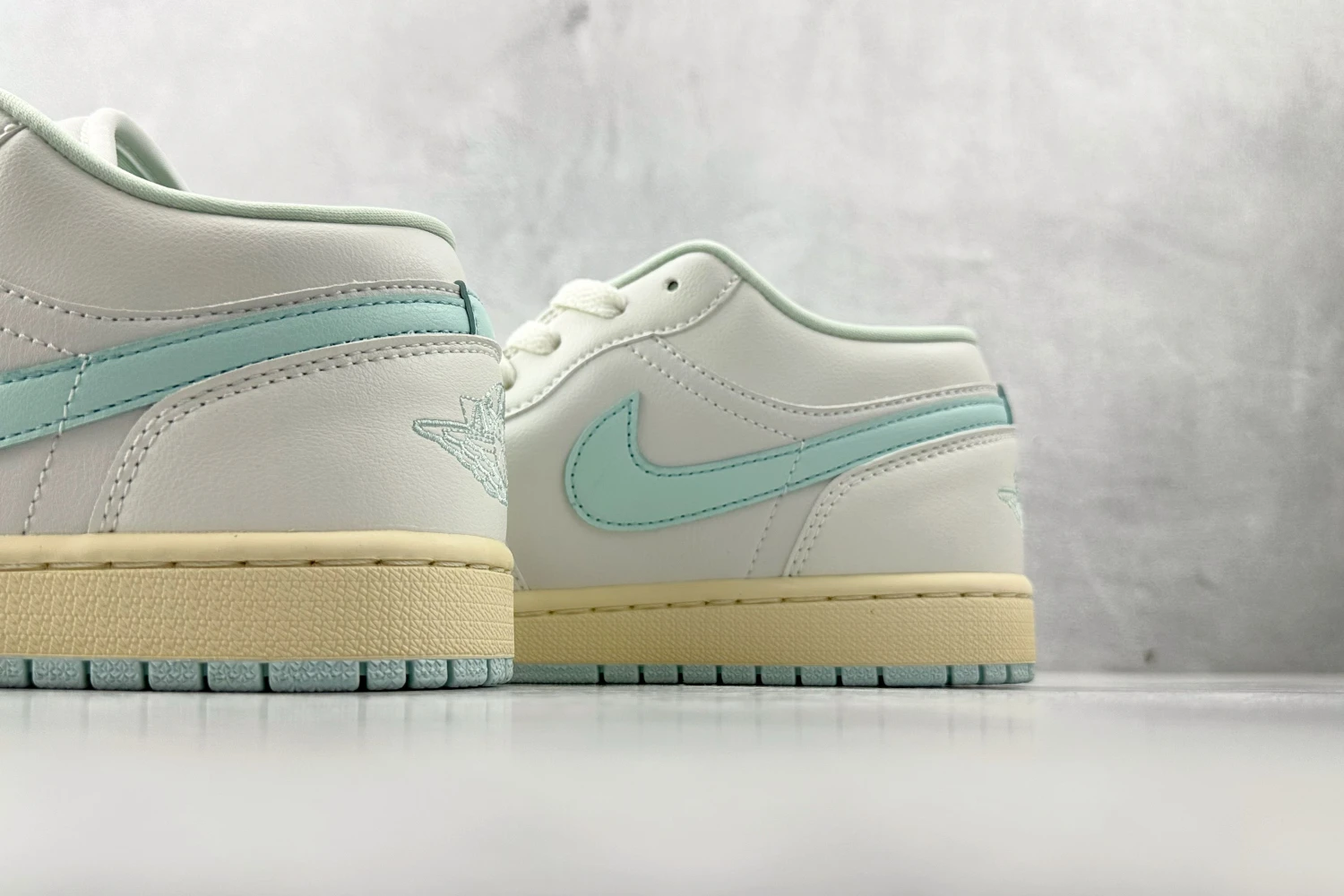 Air Jordan Low Mint White