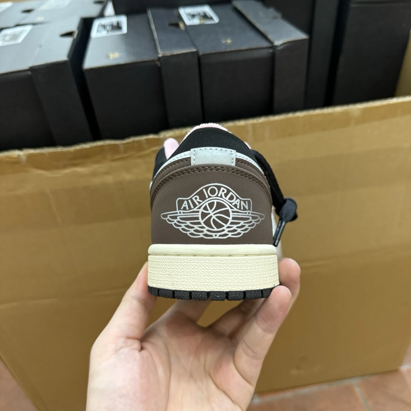 Air Jordan Low – Mocha Pink Edition