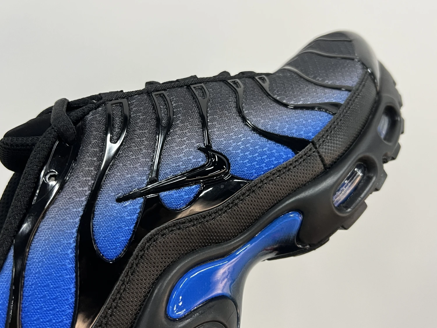 Nike Air Max Plus TN – Black, Charcoal Grey & Royal Blue