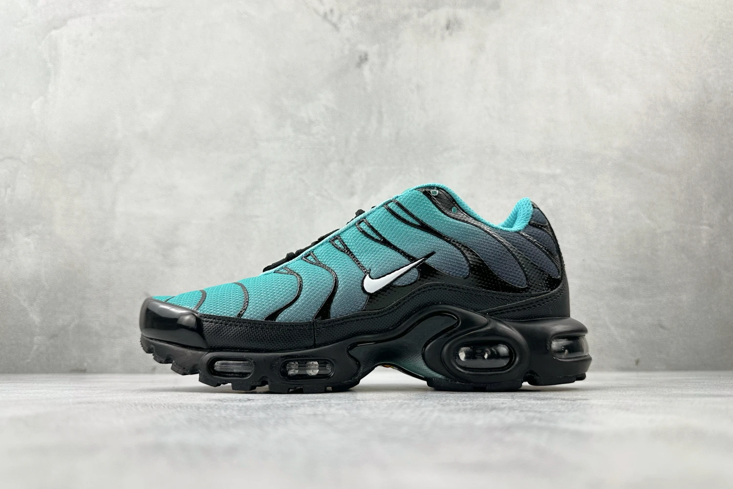 Nike Air Max Plus TN – Aqua Blue & Black