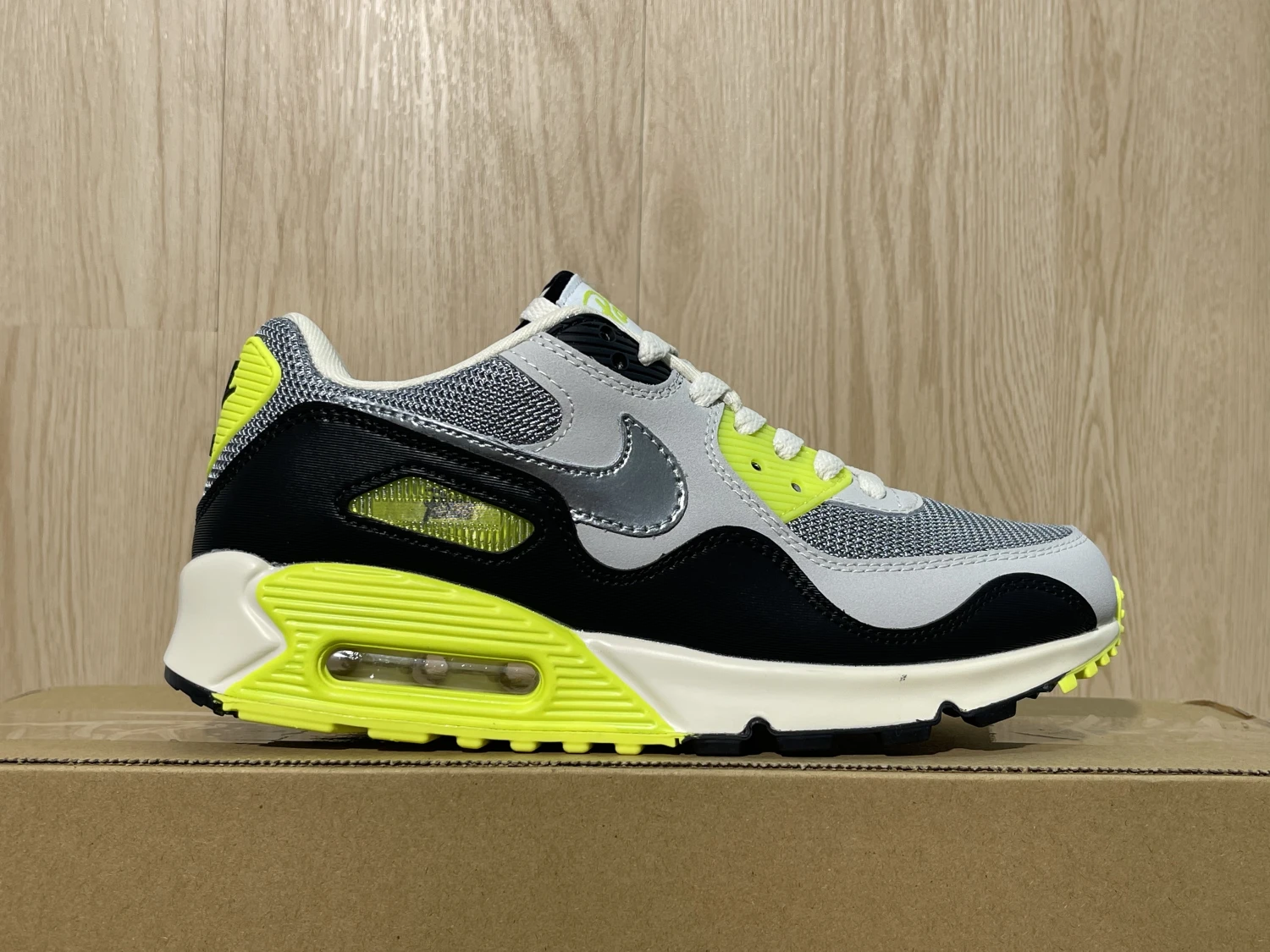 Nike Air Max 1 – Metallic Silver / Wolf Grey / Volt Yellow