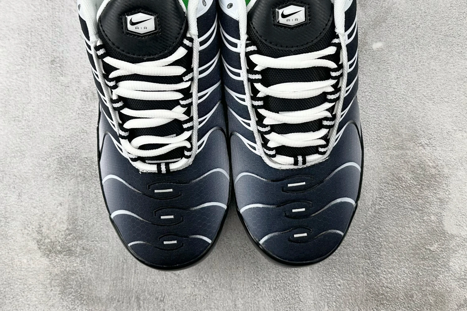 Nike Air Max Plus TN – Black / White
