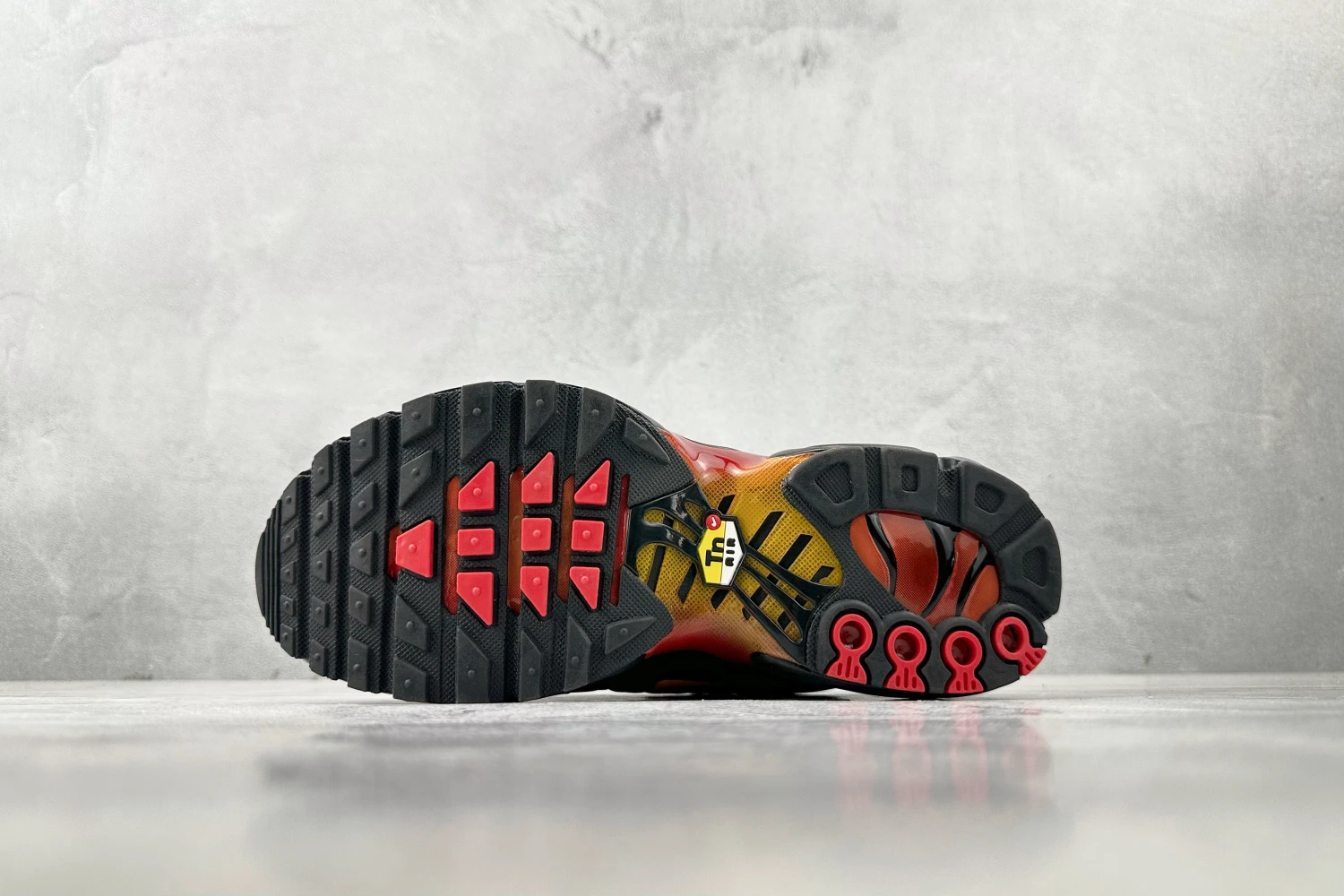 Nike Air Max Plus TN Sunset Fade Black Red Orange Sneakers