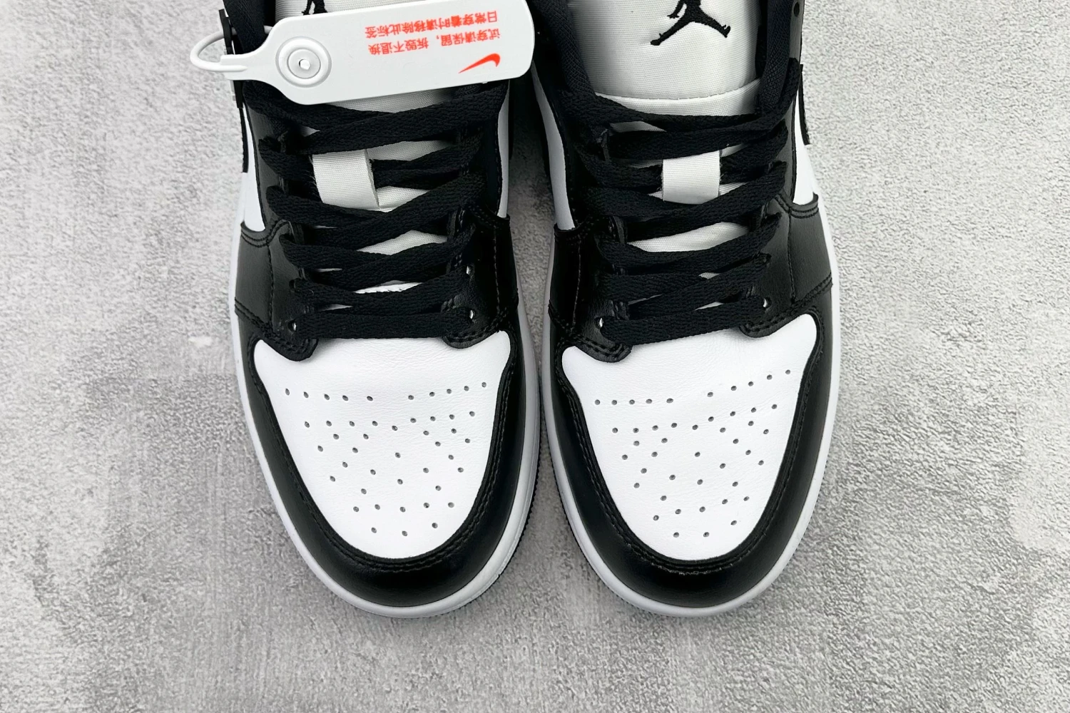Jordan Low Sneaker – Black & White