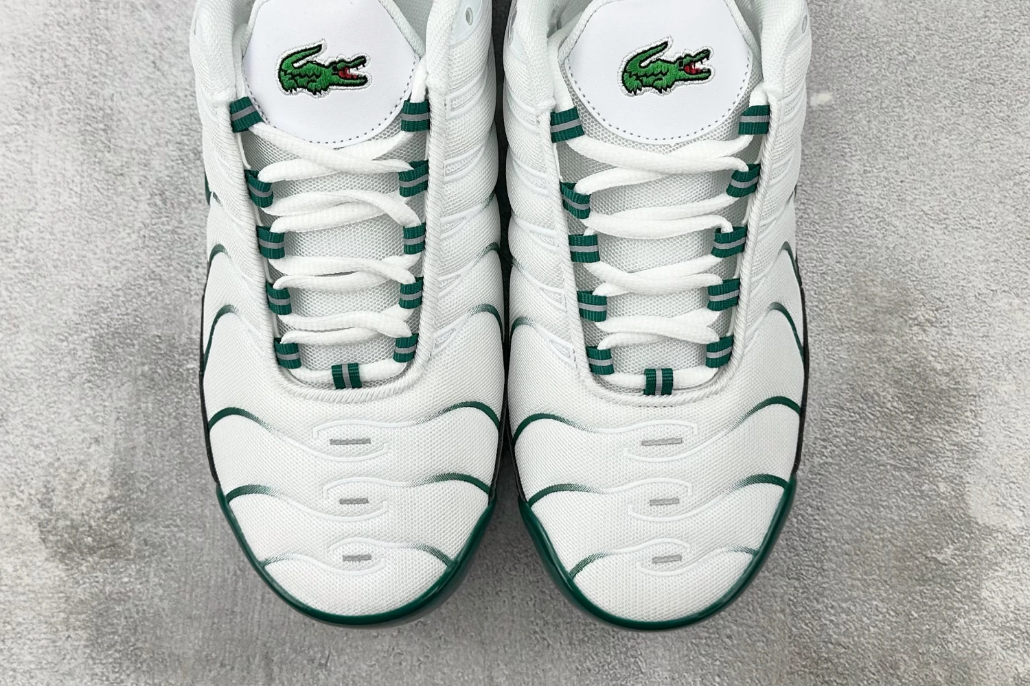 Nike Air Max Plus TN – White / Emerald Green
