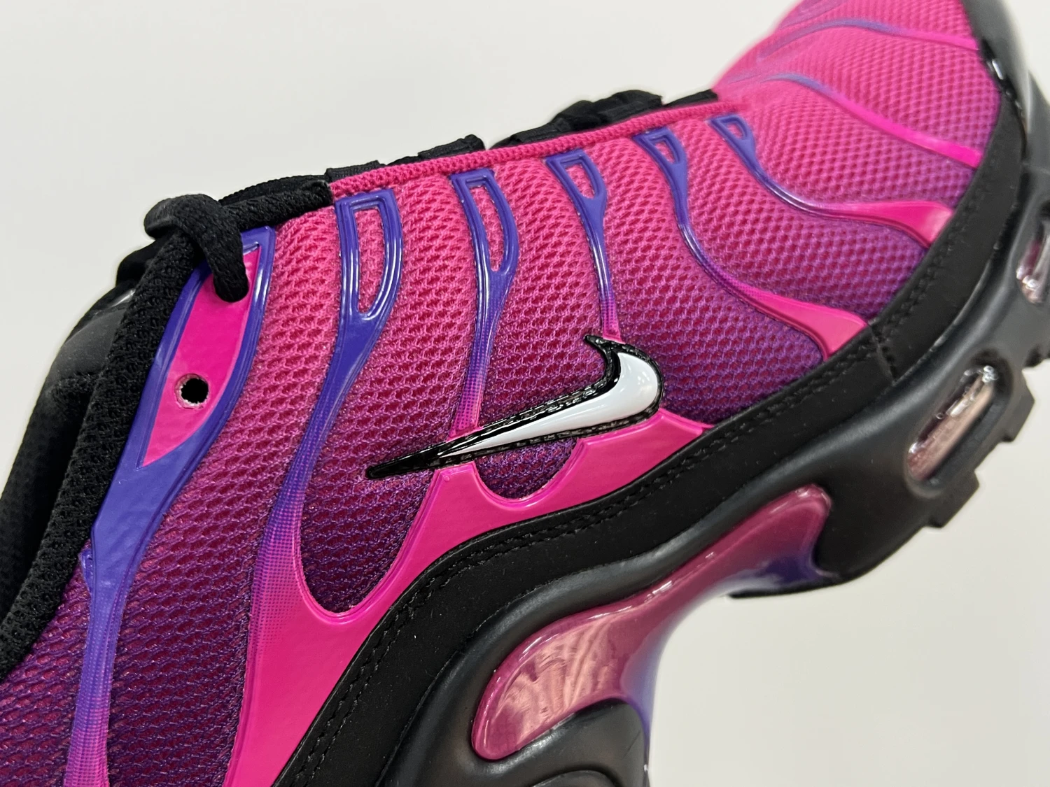 Nike Air Max Plus TN – Hot Pink, Purple & Black