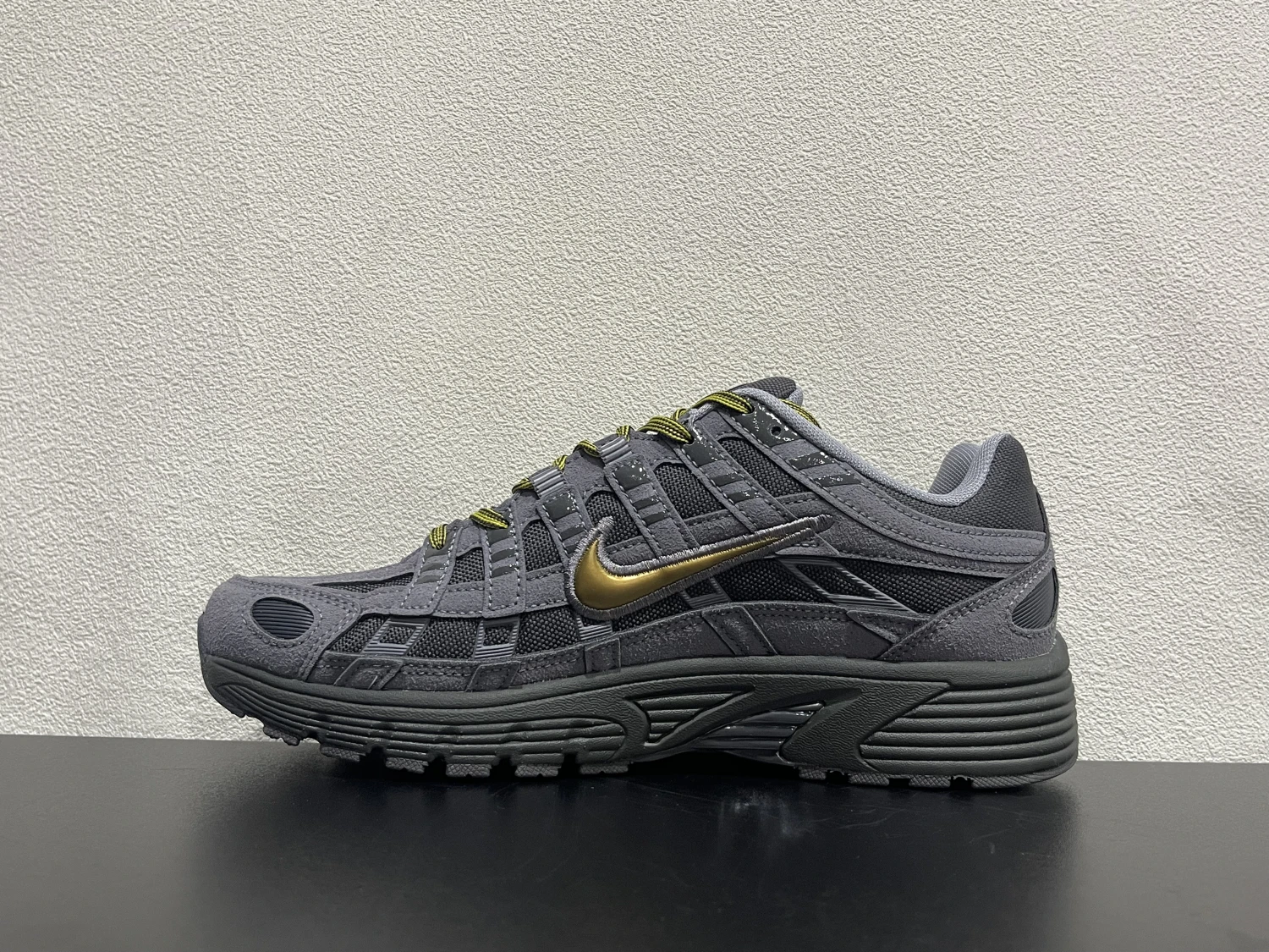 Nike P-6000 Premium Trail Running Sneakers – Charcoal Grey Performance Lifestyle Shoes