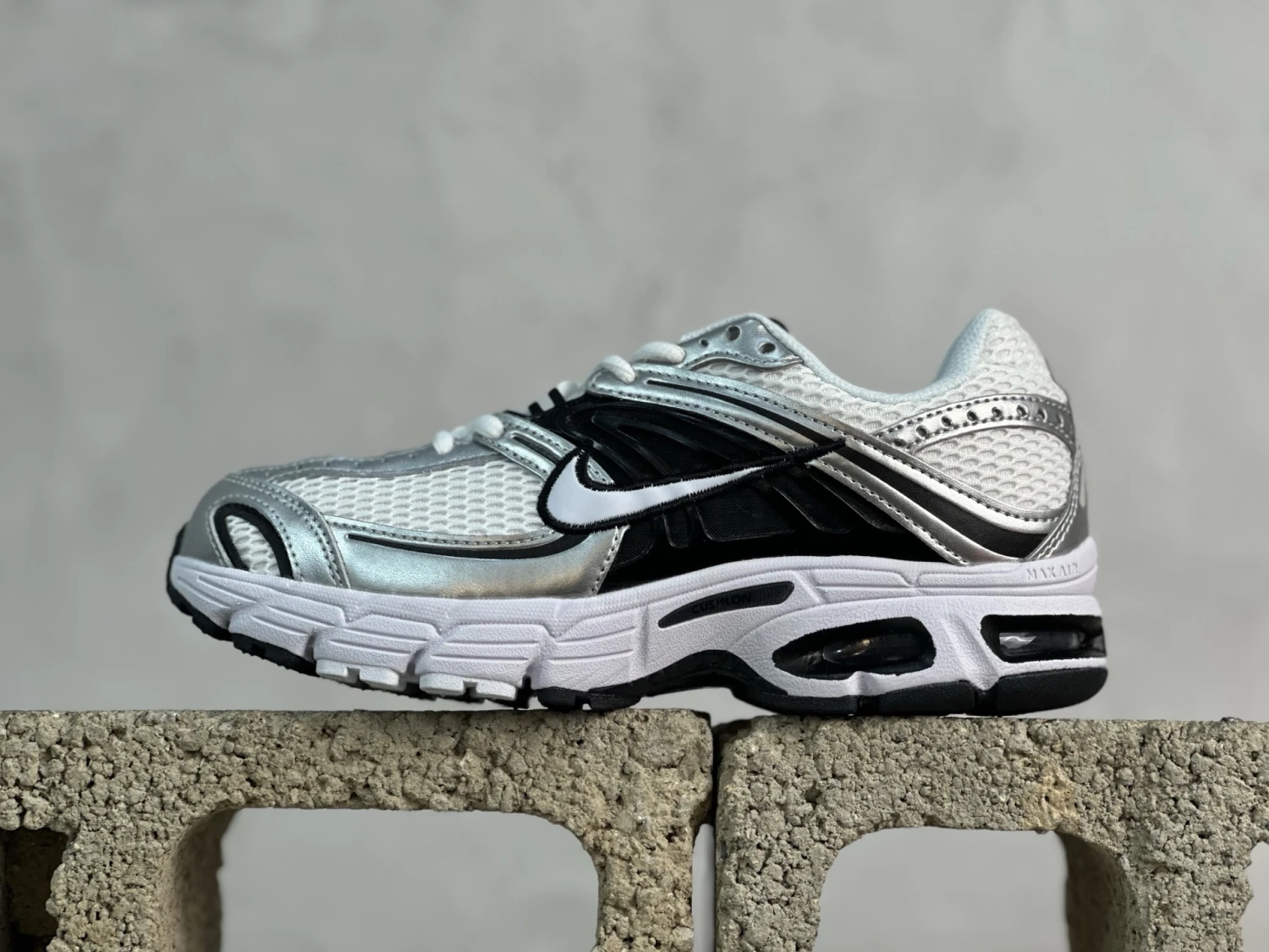 Nike Air Max Moto 2K – White, Metallic Silver & Black