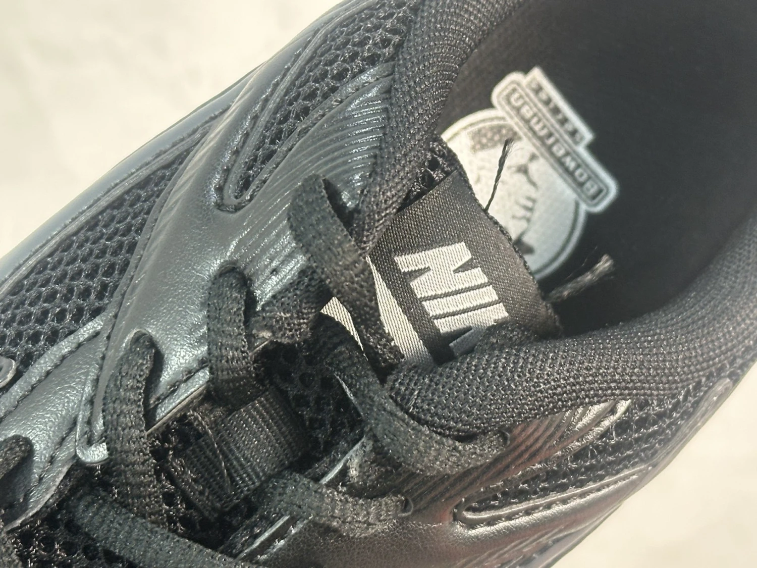 Nike Vomero Sneakers – Triple Black