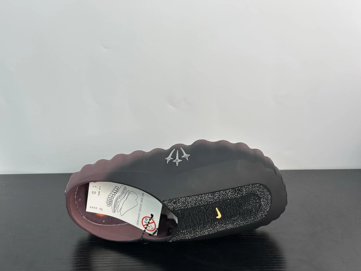Nike Comfort Slides – Black & Burgundy Gradient