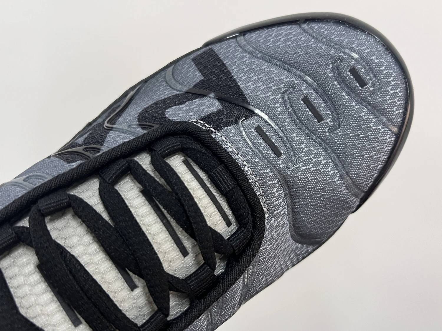 Nike Air Max Plus TN – Black & Dark Grey Camo