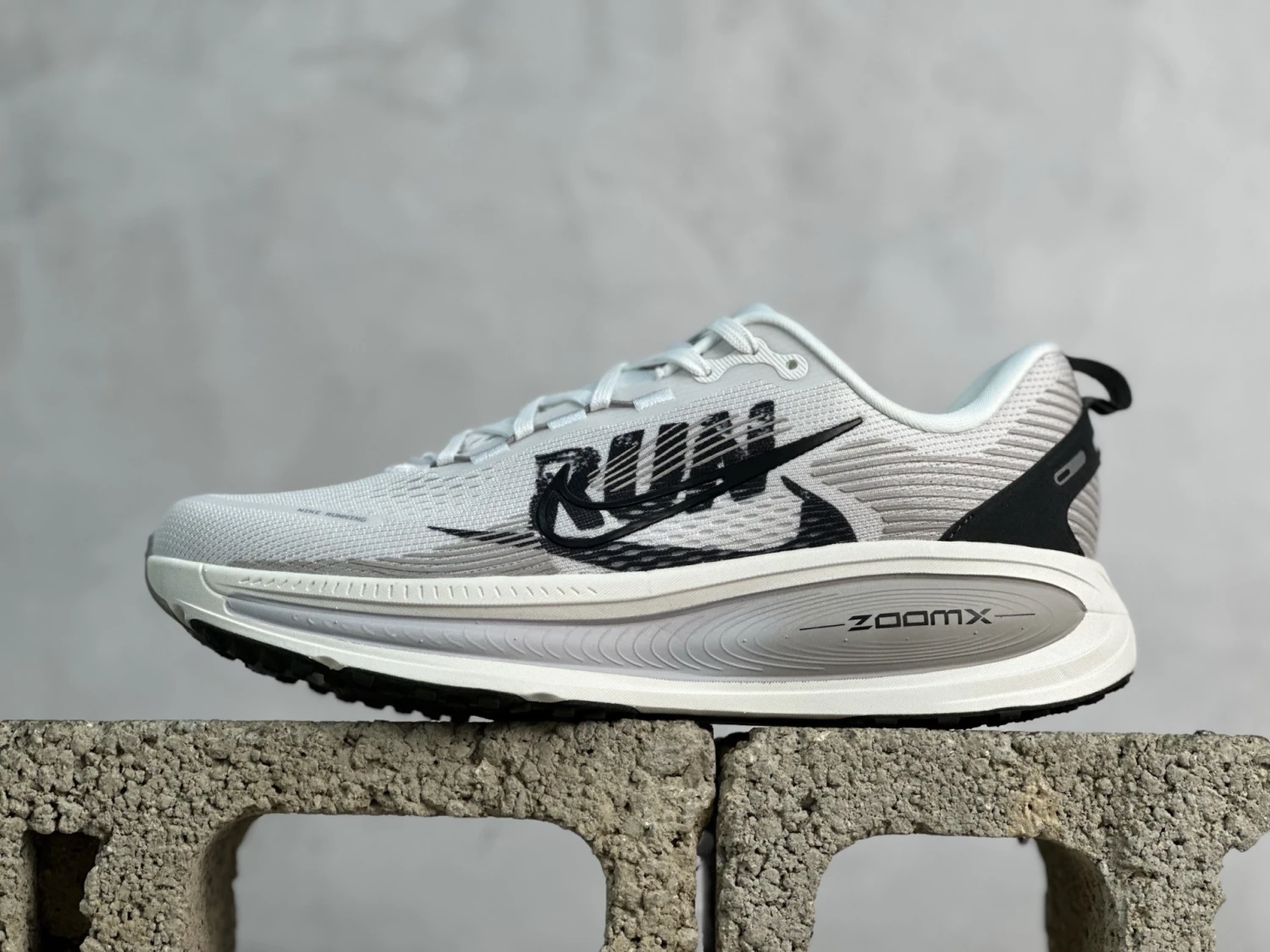Nike Vomero 18 Road Running Shoes – White & Black