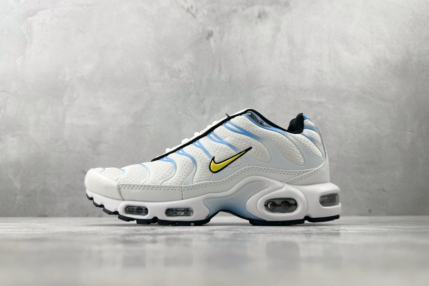 Nike Air Max Plus TN – White / Ice Blue