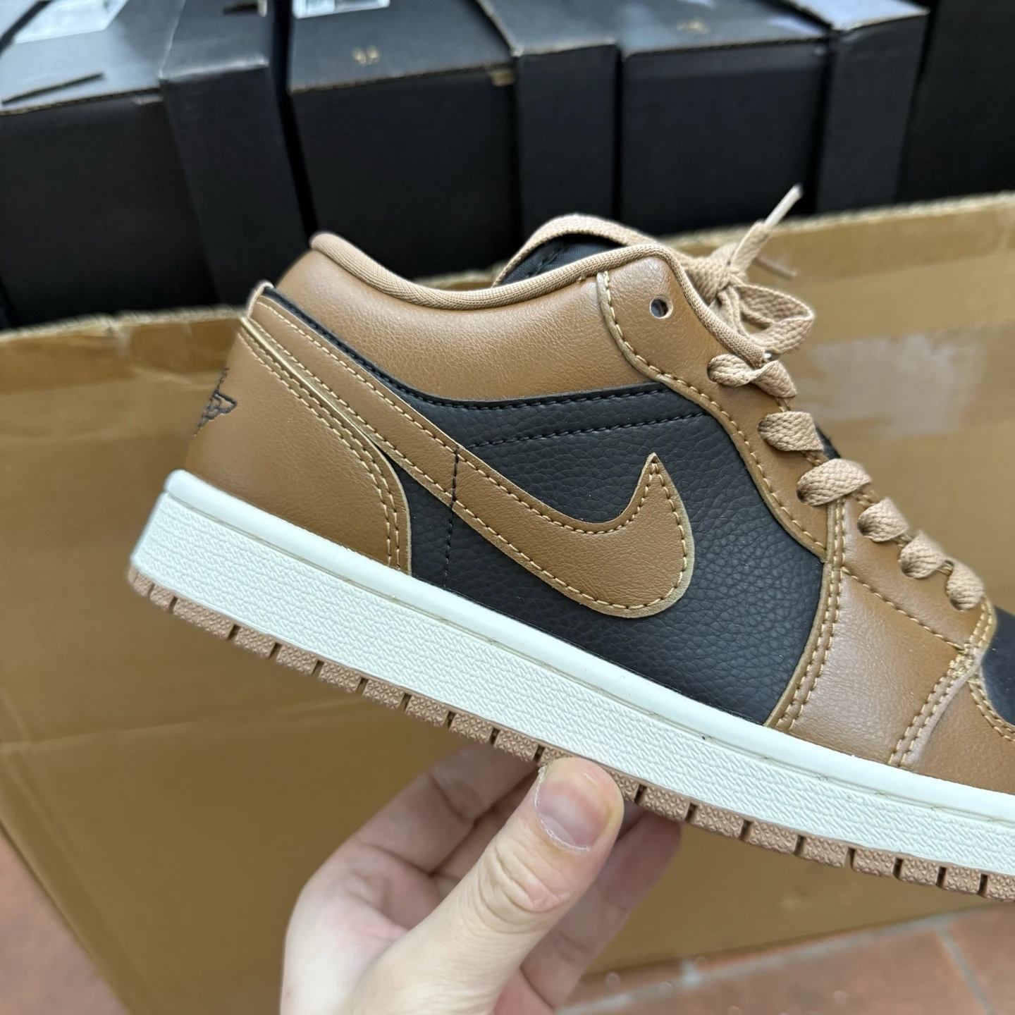 Air Jordan Low – Mocha Brown & Black