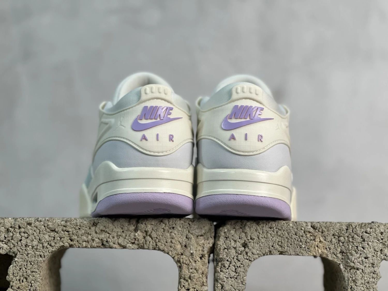 Jordan Low Mint Frost Sneaker