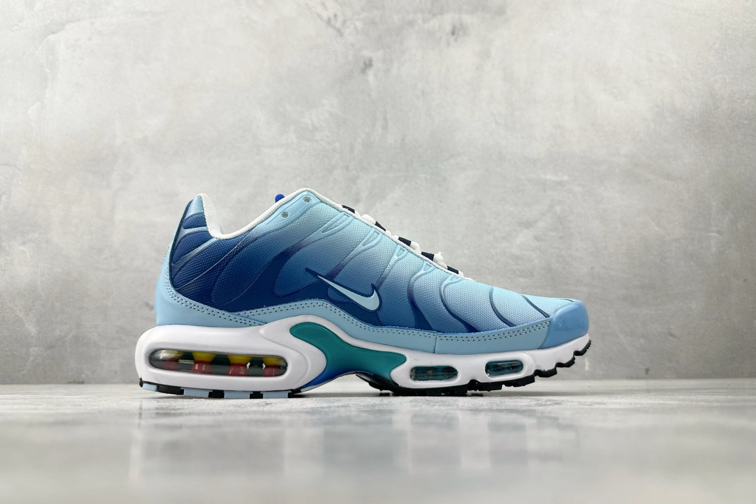 Nike Air Max Plus TN Glacier Blue Gradient Sneakers