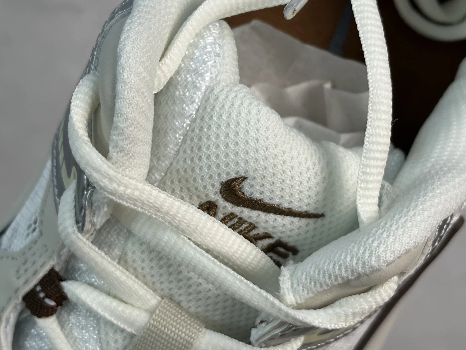 Nike Air Max Moto 2K – White, Metallic Silver & Brown