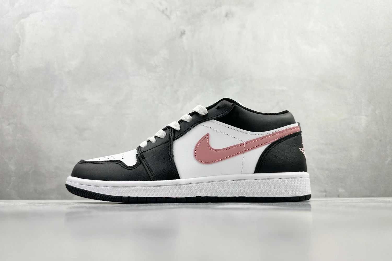 Air Jordan Low Pink Accent