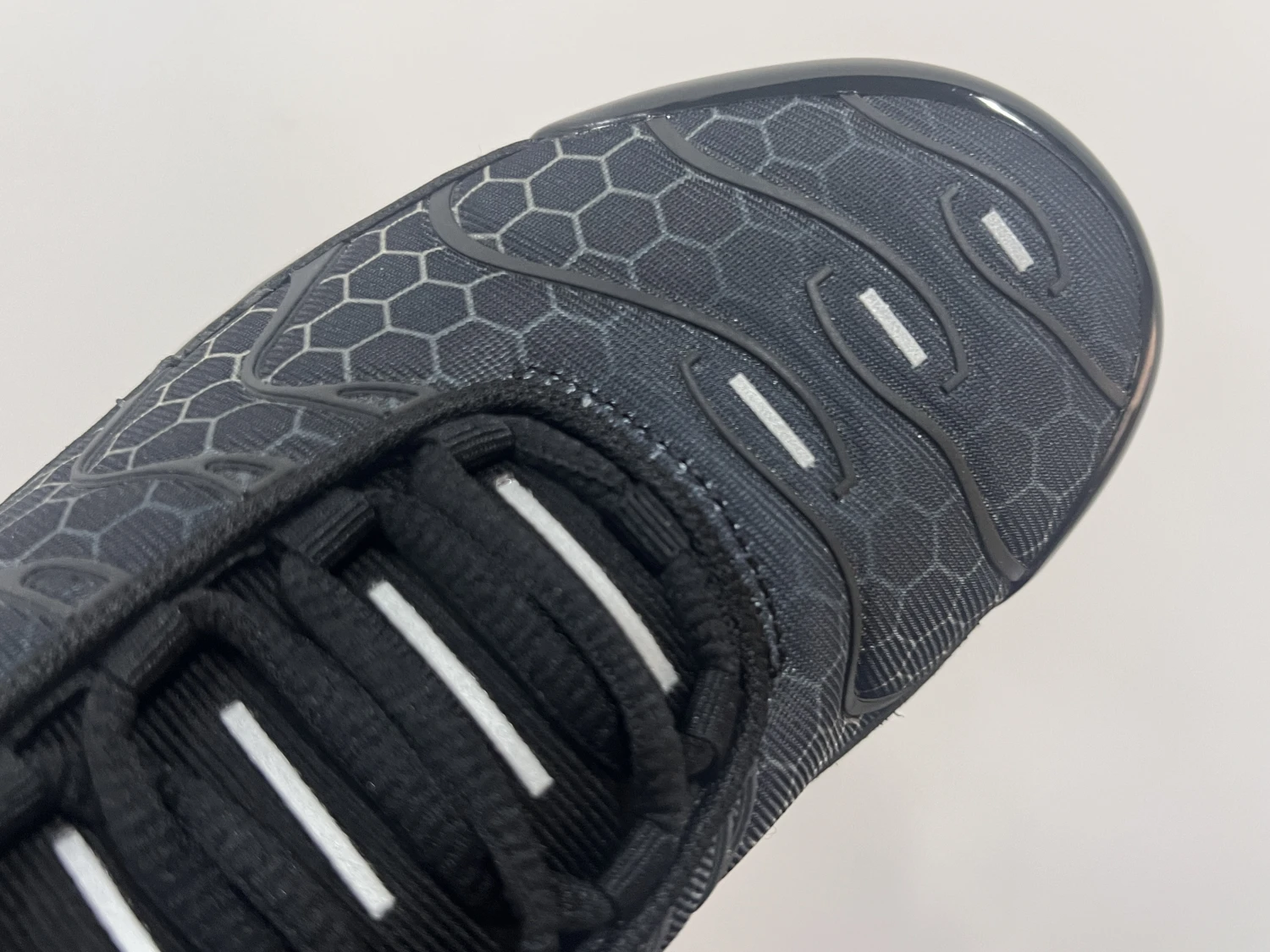 Nike Air Max Plus TN – Triple Black & Metallic Gold Hex Edition