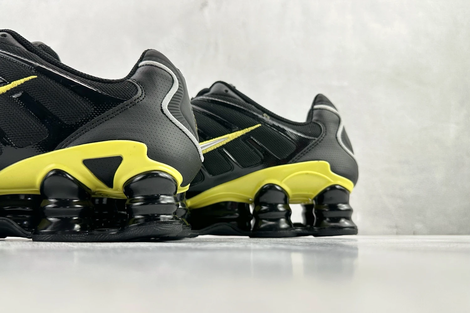 Nike Shox TL – Black, Silver & Volt Yellow