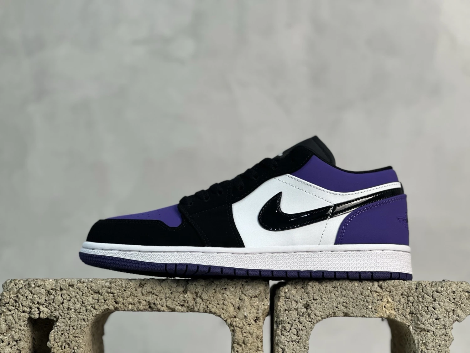 Air Jordan Low – Purple Black Edition