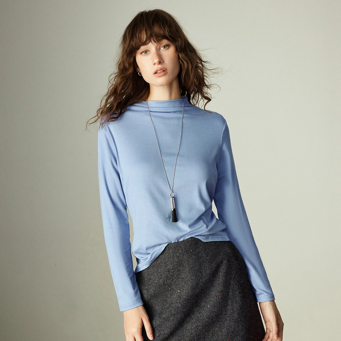 Women’s Minimalist Solid Color Turtleneck Long Sleeve Soft Undershirt Top