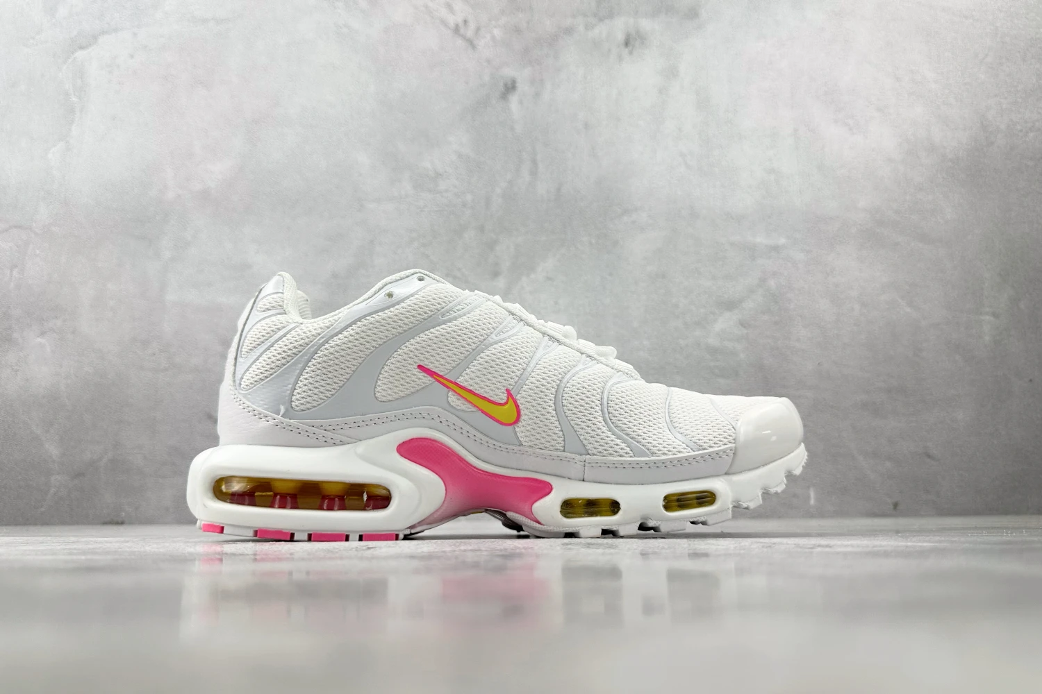 Nike Air Max Plus TN White Pink Running Sneakers
