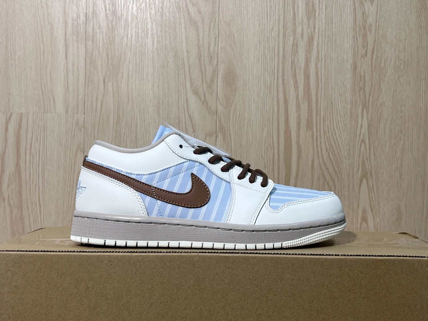 Air Jordan 1 Low UNC Blue Stripe Sneaker – Premium Lifestyle Edition