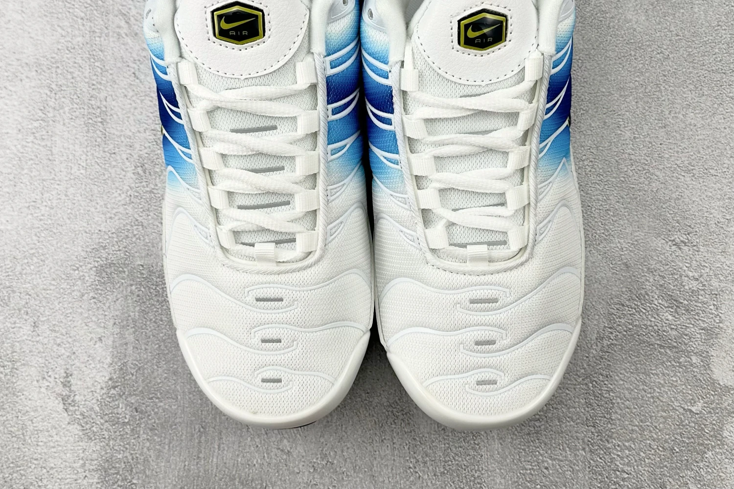Nike Air Max Plus TN – White / Sky Blue Gradient