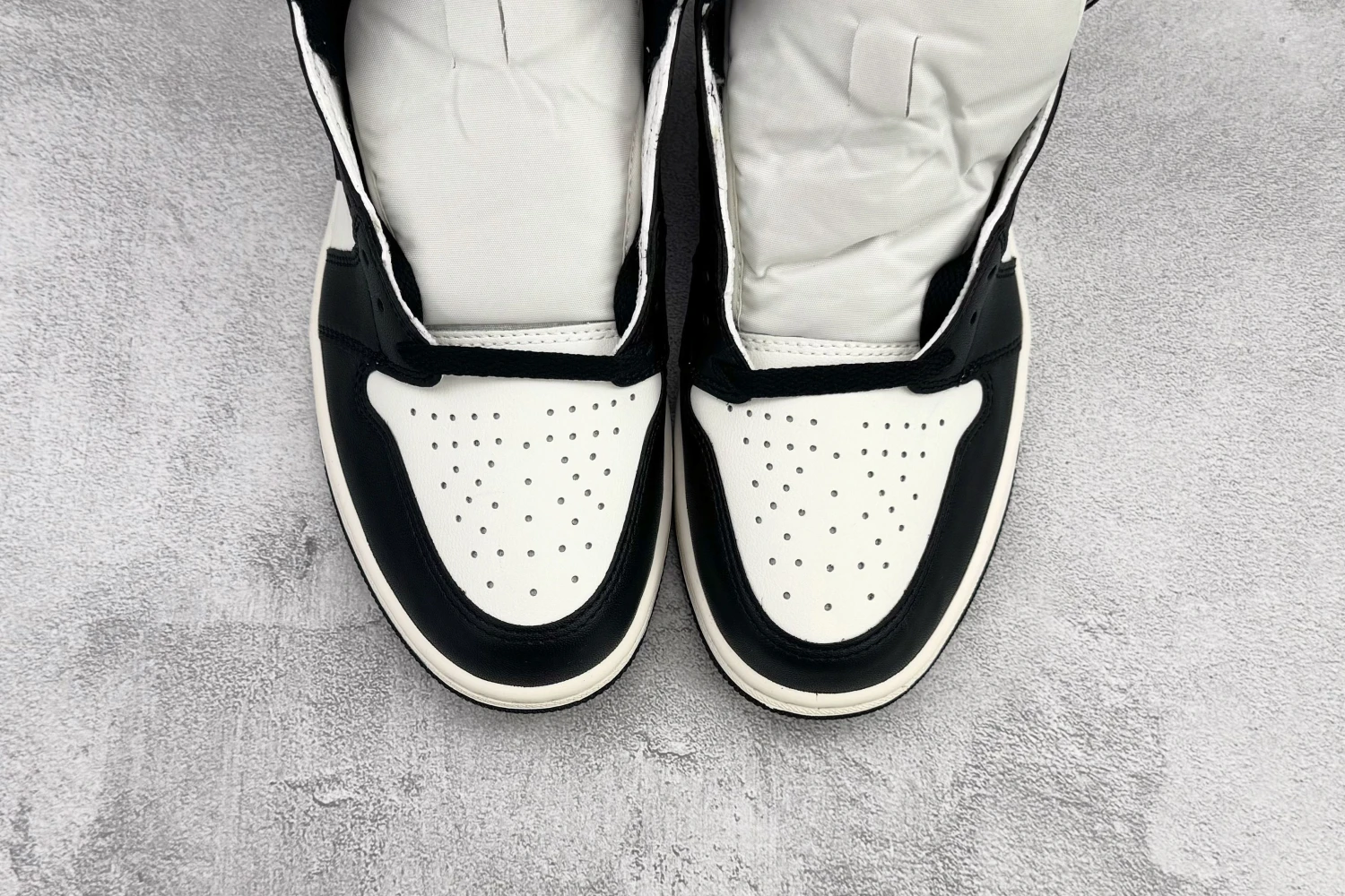 Air Jordan  Low Black White