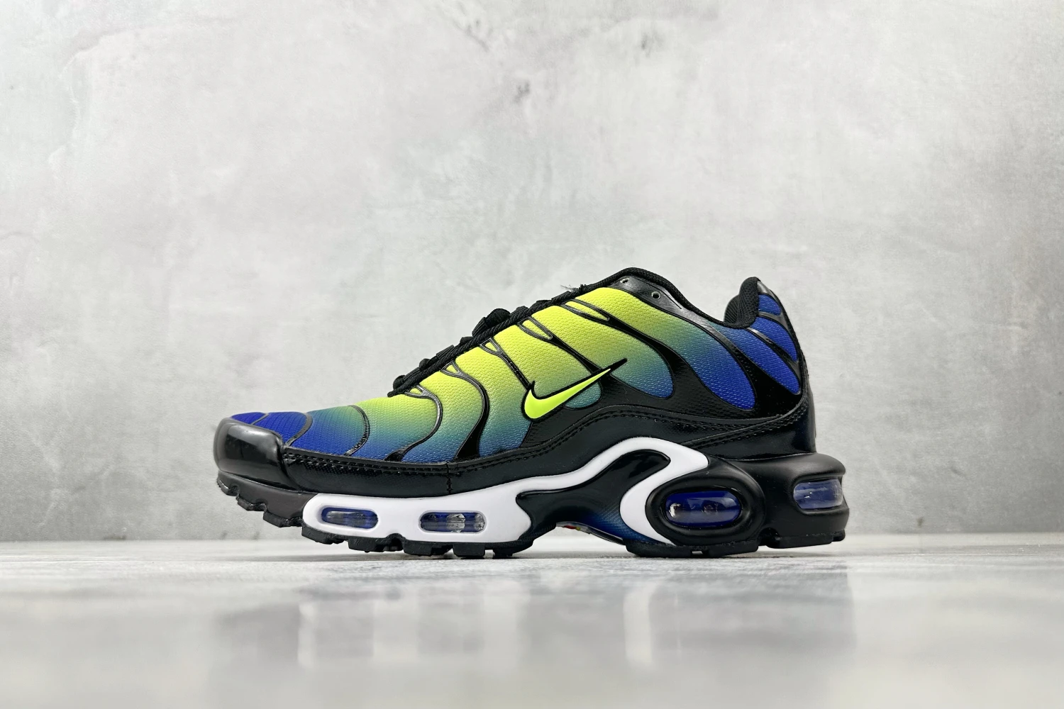 Nike Air Max Plus TN – Volt Green / Royal Blue Gradient