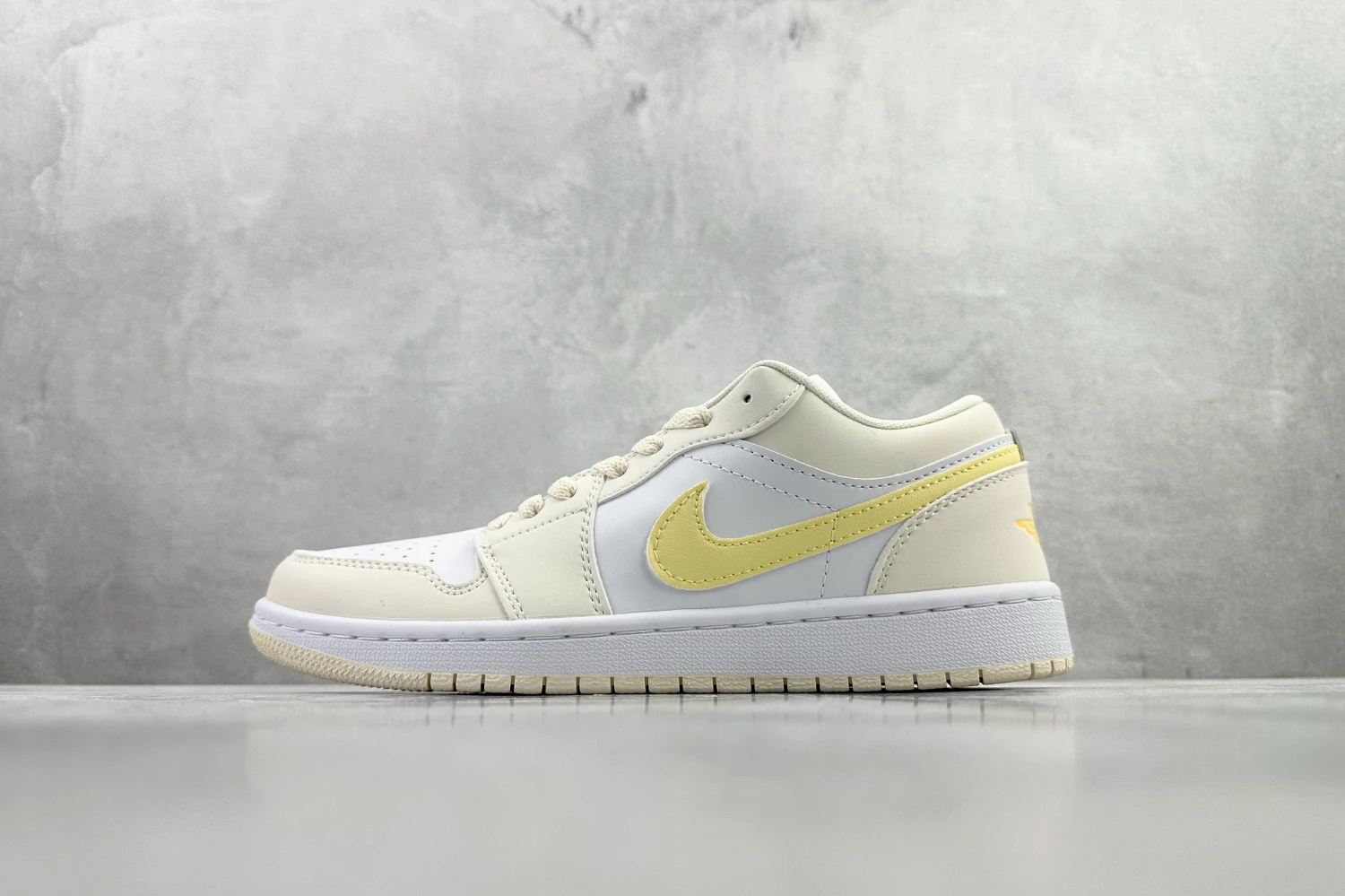 Air Jordan Low Triple Sail