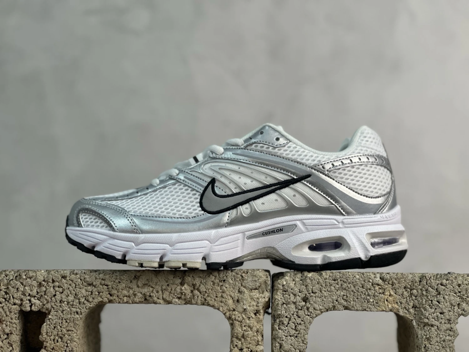 Nike Air Max Moto 2K – White, Metallic Silver & Black