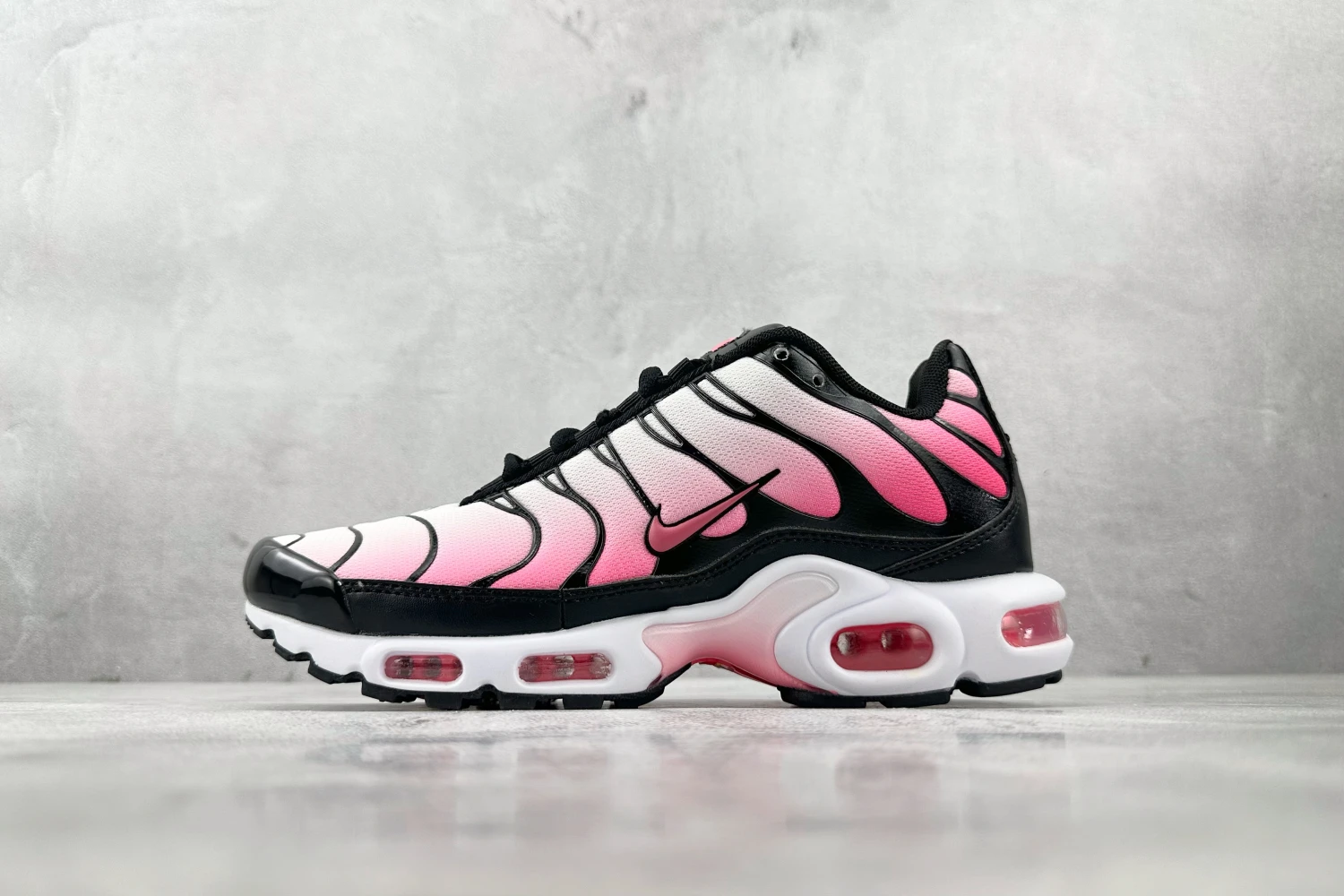 Nike Air Max Plus TN – White / Pink / Black