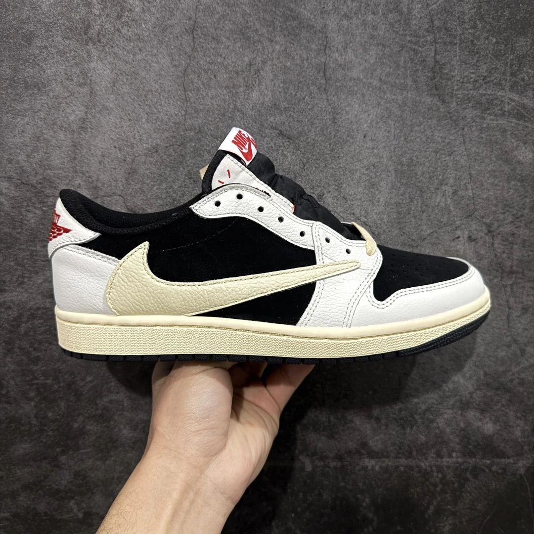 Nike Air Vintage Black & White