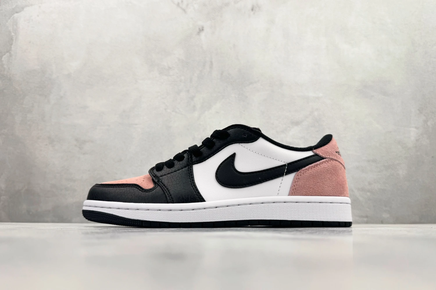 Nike Air Jordan Low Black Pink