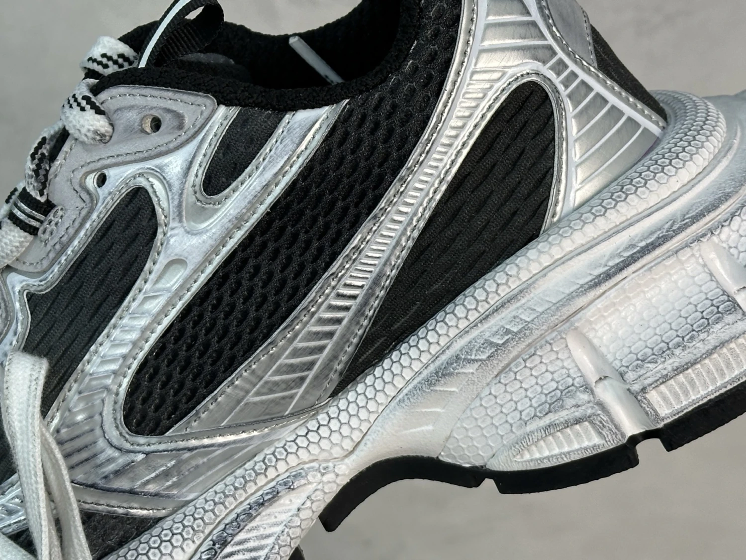 Luxury Chunky Runner Sneaker – Silver Grey / Black
