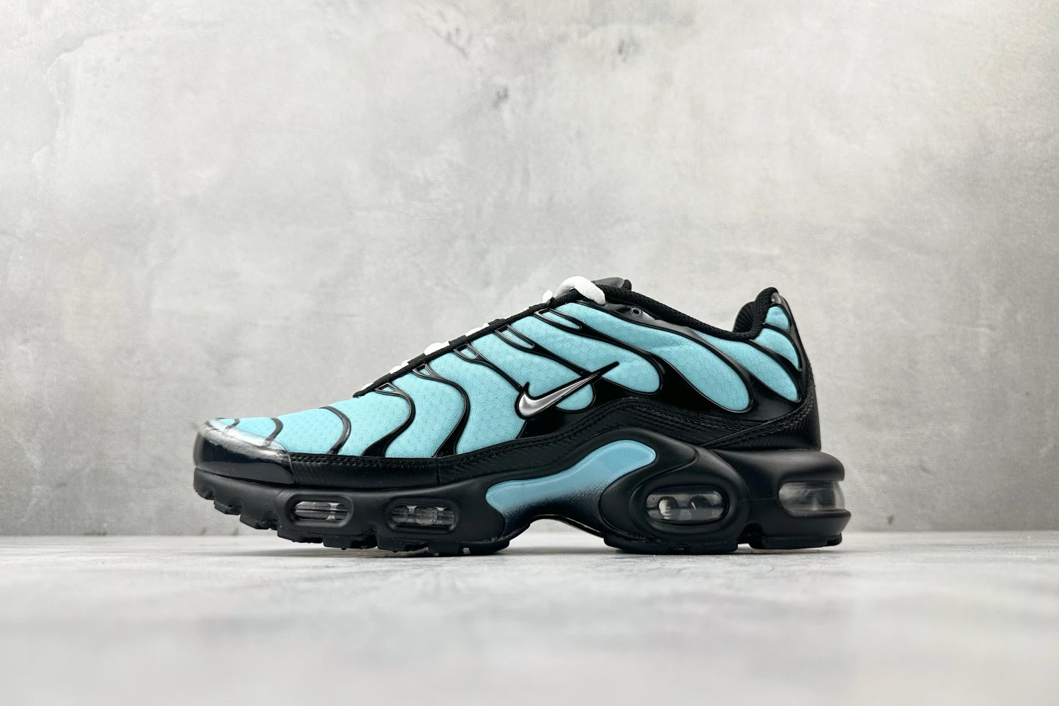 Nike Air Max Plus TN – Sky Blue, Black & White