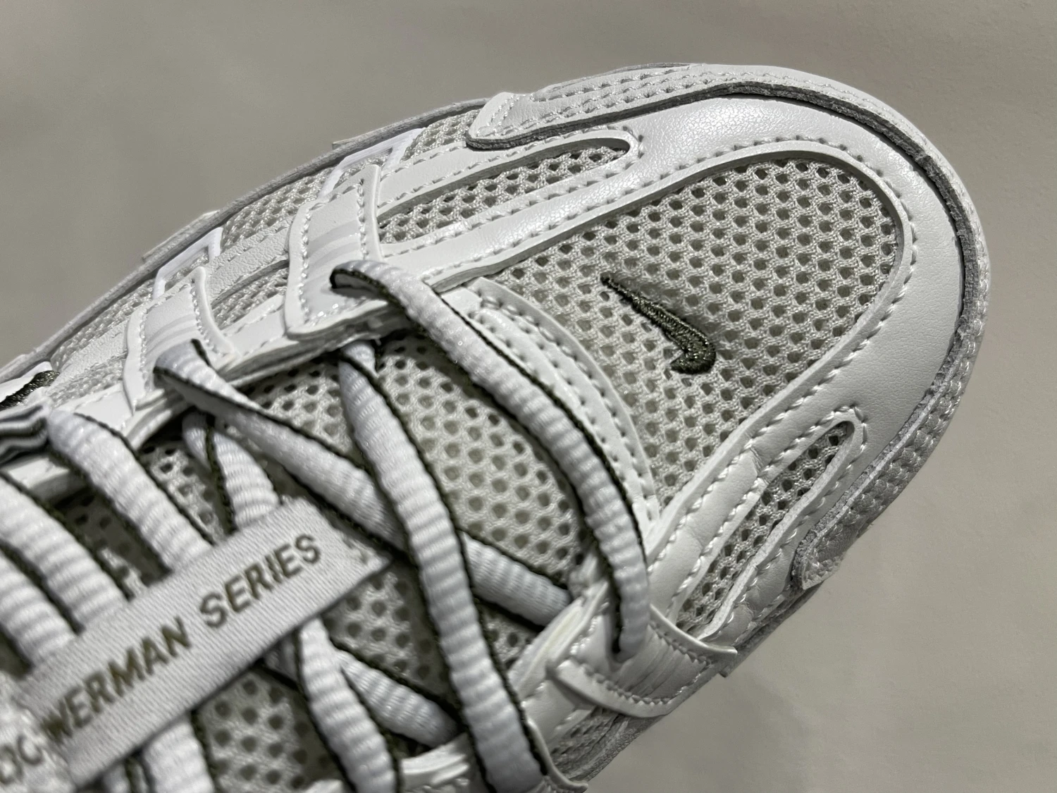 Nike Bomberman Series Sneakers – Light Grey & White
