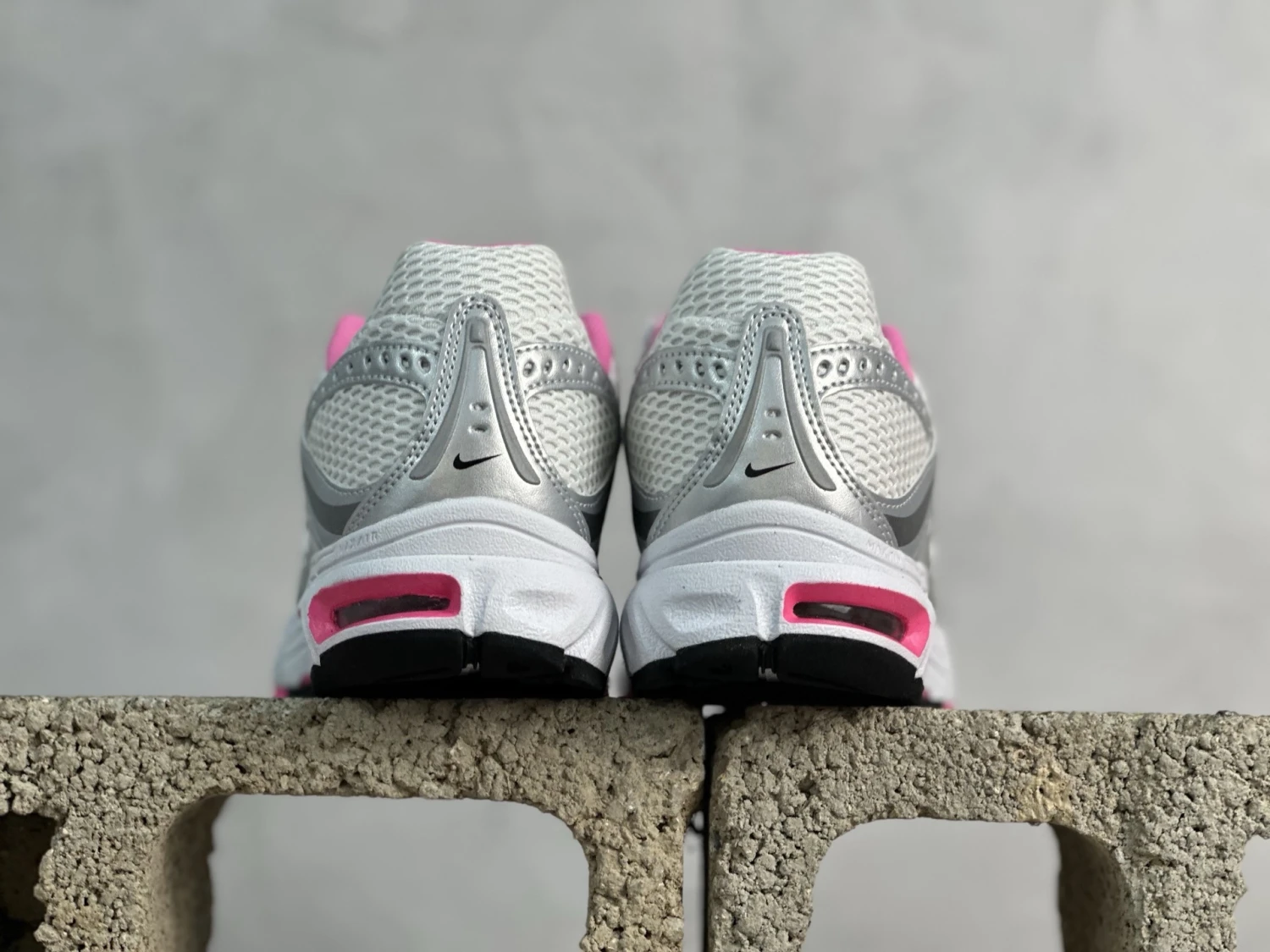 Nike Air Max Moto 2K – White, Metallic Silver & Pink