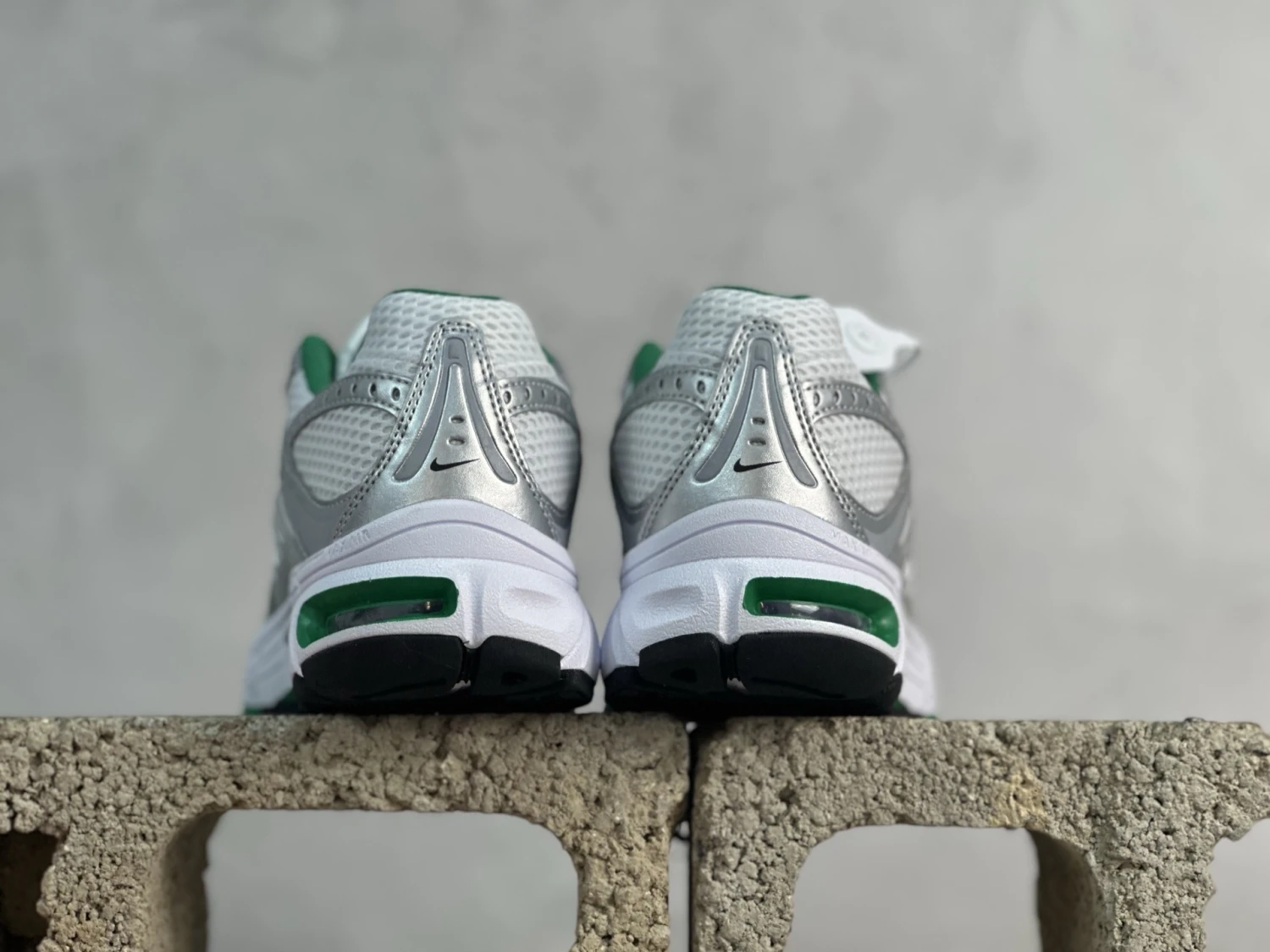Nike Air Max Moto 2K – White, Metallic Silver & Emerald Green