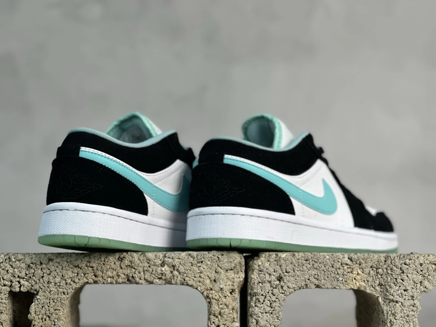 Air Jordan Low – Mint White Black Edition