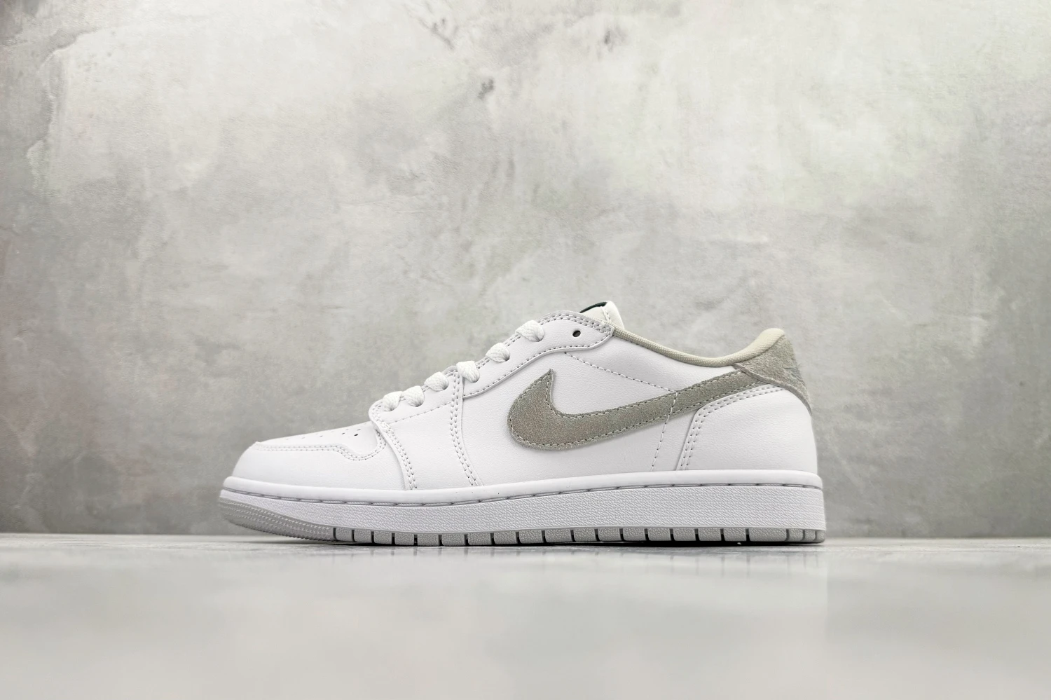 Nike Air Force Low Triple White