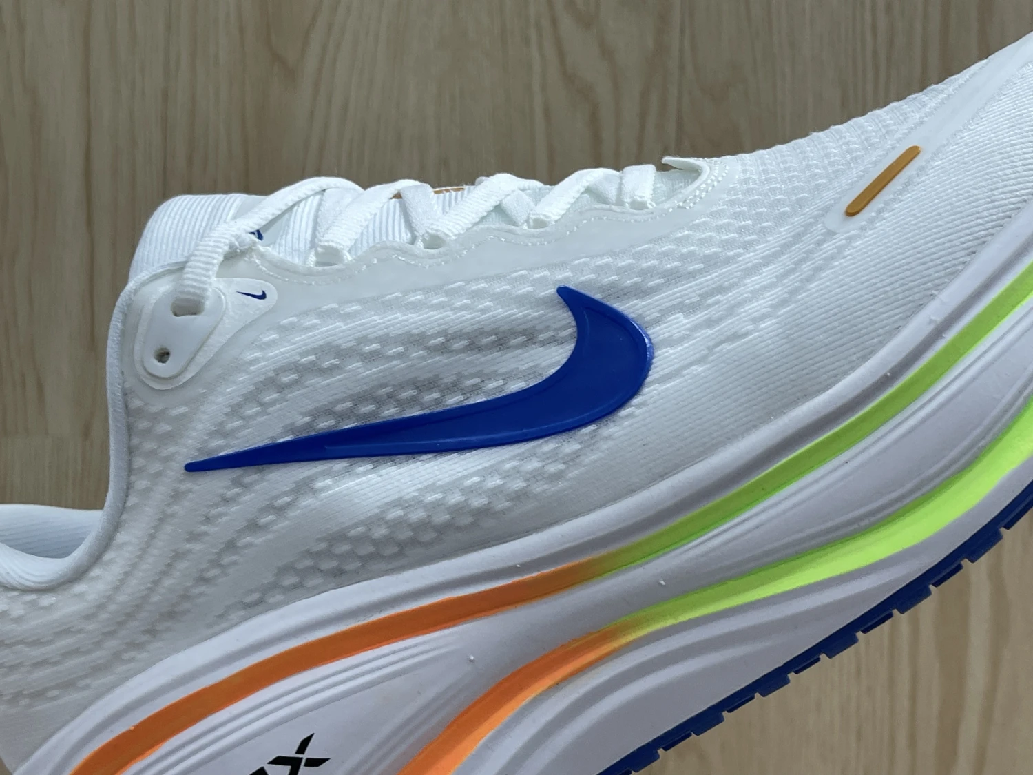 Nike Run Vomero Plus – White / Royal Blue / Safety Orange
