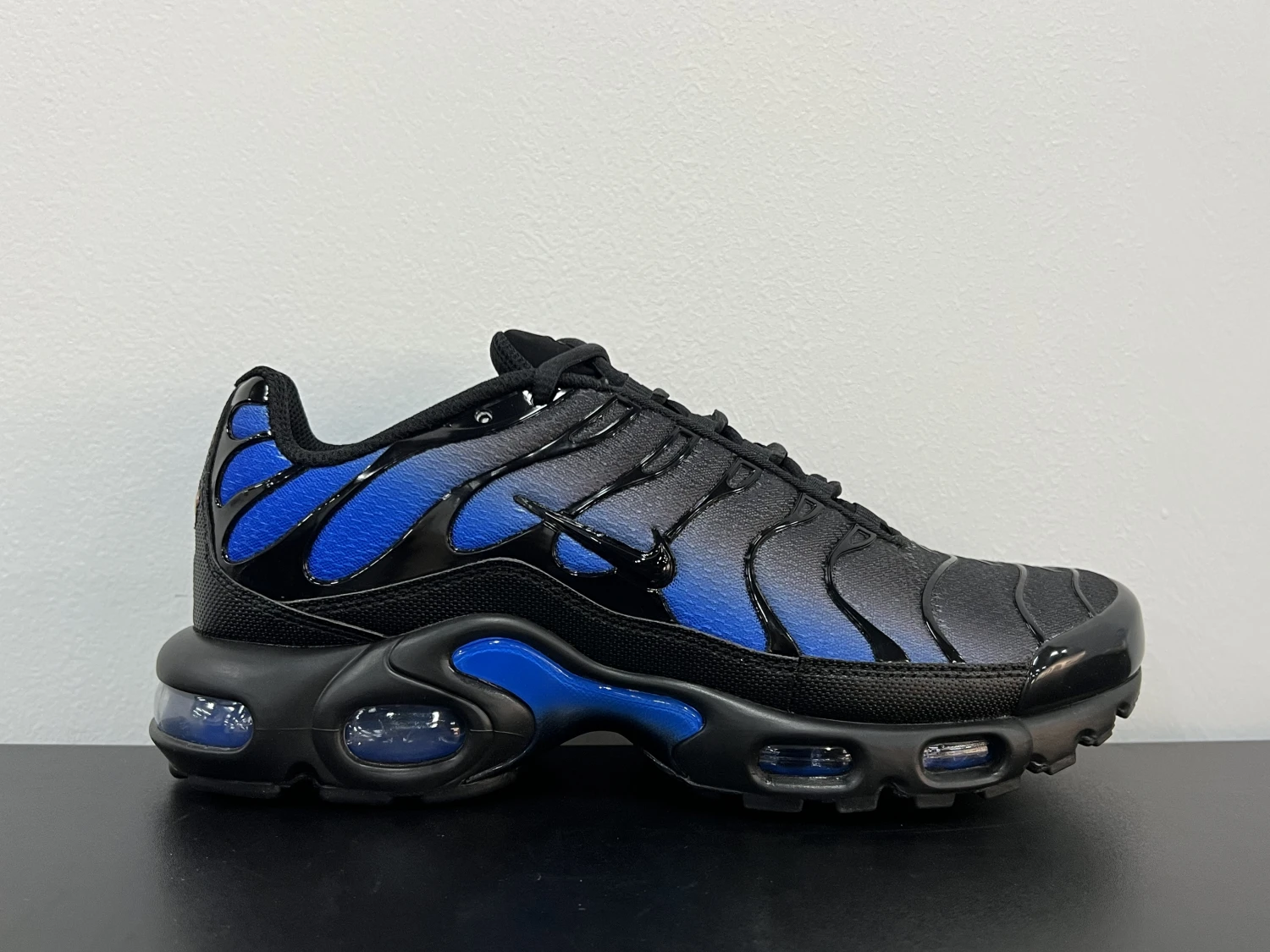 Nike Air Max Plus TN – Black, Charcoal Grey & Royal Blue
