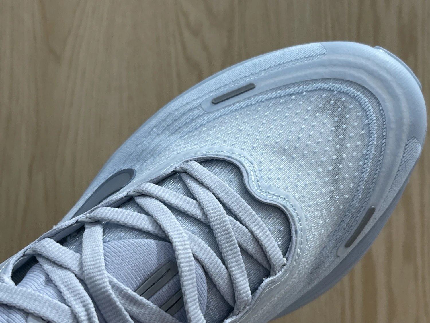 Nike Run Vomero Plus – Triple White